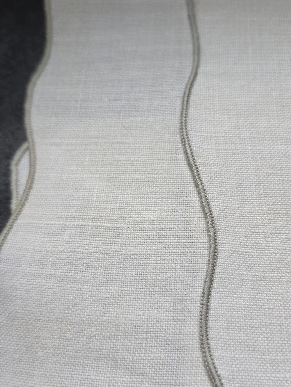 FOUR VINTAGE CROSS STITCHED AND SCALLOPED EDGE NAPKINS